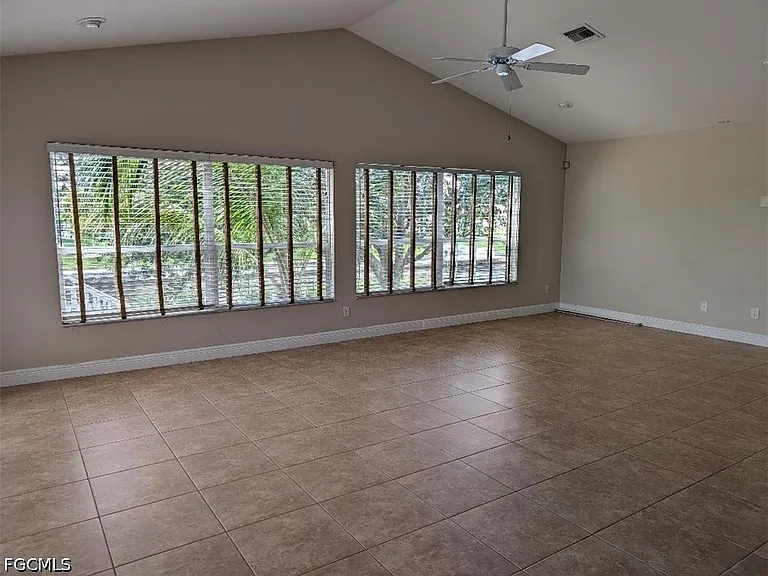 3046 SW 24th Ave — Photo 8