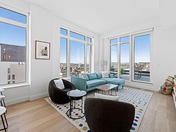 5th image of 185 18th St Unit Penthouse 904