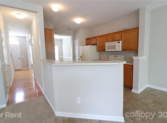 5th image of 412 Canoe Ct