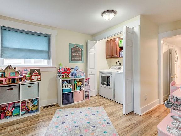 5th image of 653 Vine St