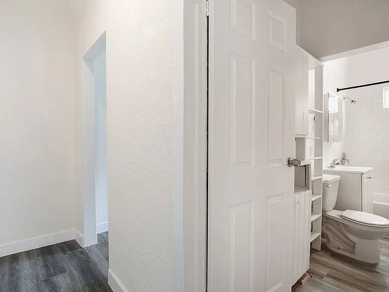 27th Street Studios and One Bedrooms — Photo 46