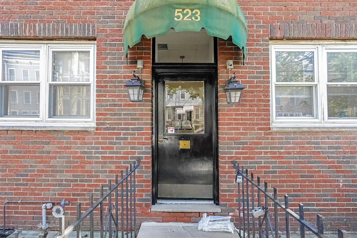 Building Photo - 523 Adams St #5