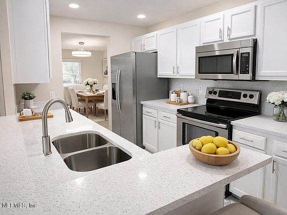 4th image of 1807 W 4TH Street #N/A