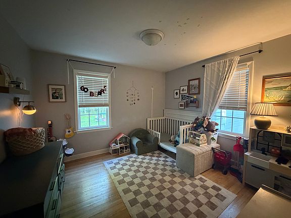 4th image of 1115 W Grand Ave