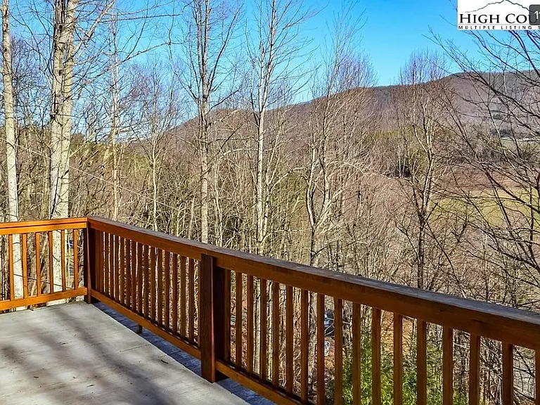 354 Maplewood Cir — Photo 5