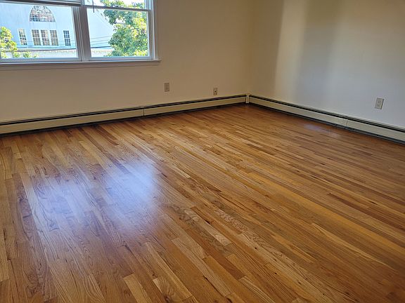 3rd image of 9 Fort Pl #2