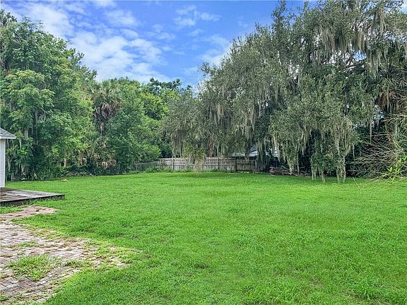4th image of 1629 Park Dr