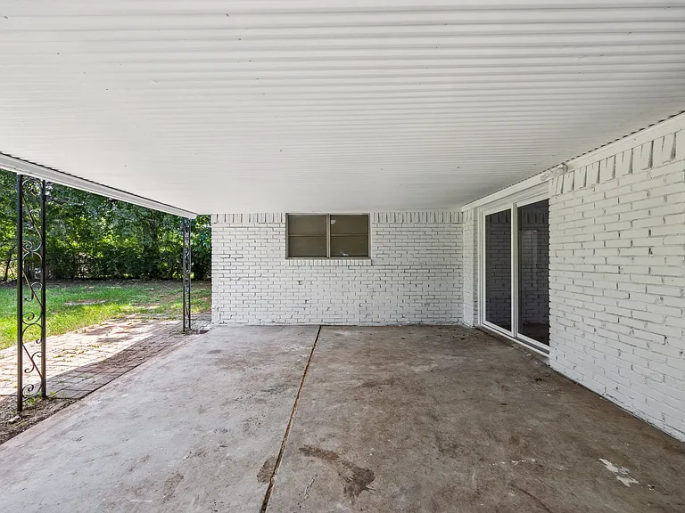 232 Hallmark Dr W — Photo 21