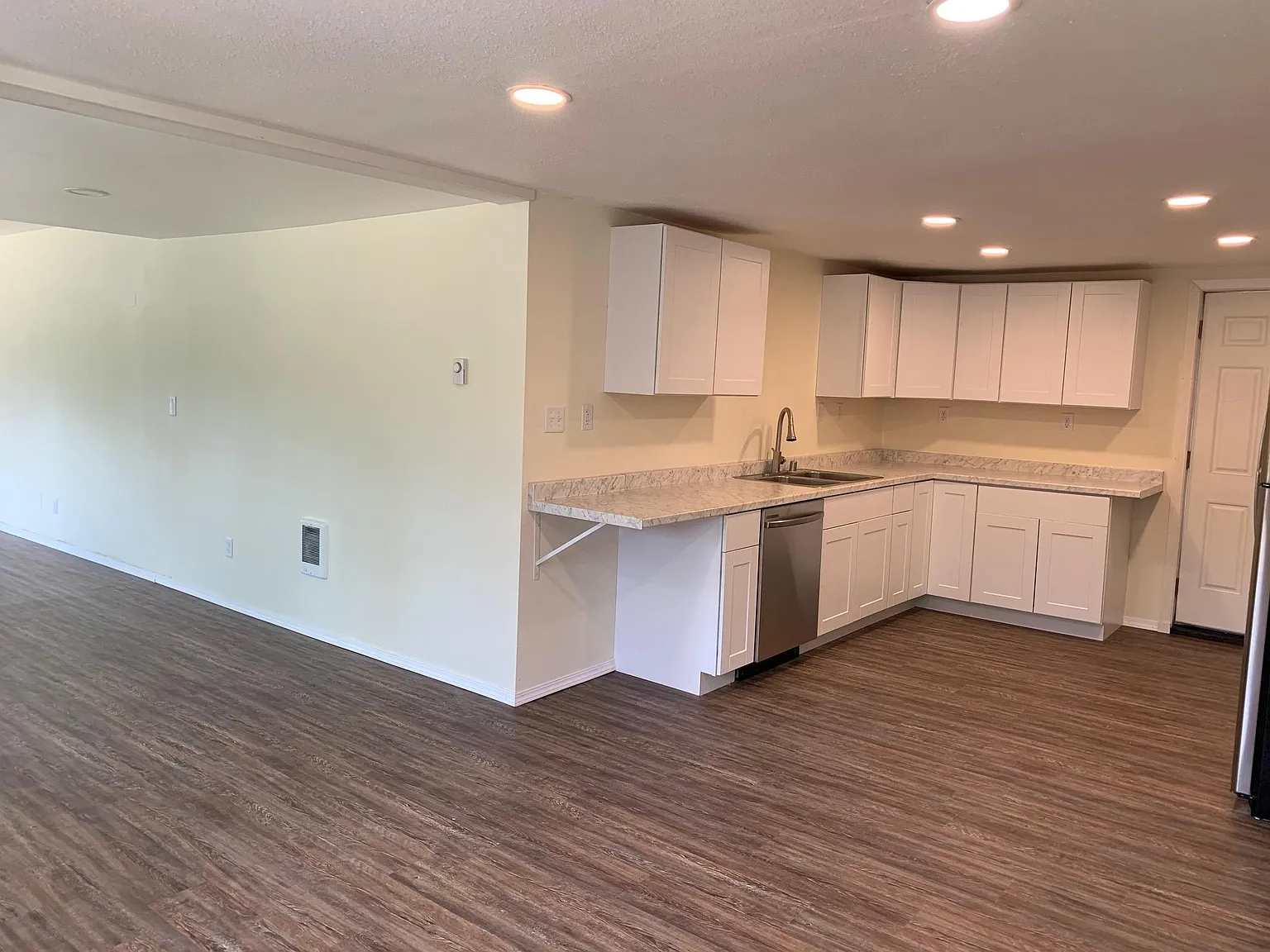 5405 W Manor Crest St — Photo 3