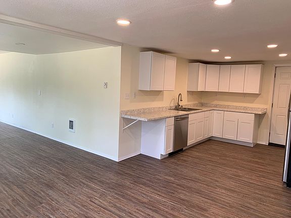 3rd image of 5405 W Manor Crest St
