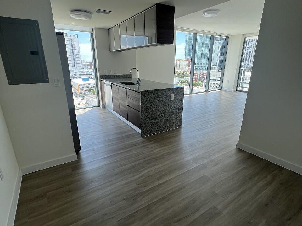 1st image of 2304 NE 2nd Ave #1428