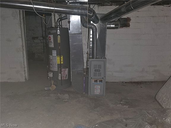 4th image of 1087 E 64th St