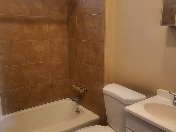 3rd image of 672 West Ave #1