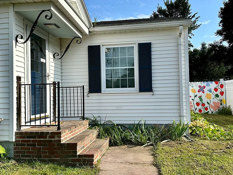 Cottage Rd — Photo 12