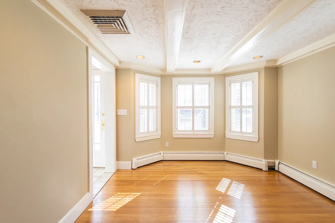 2 bed, 1.5 bath, 1040 sqft, $2,800 — Photo 3