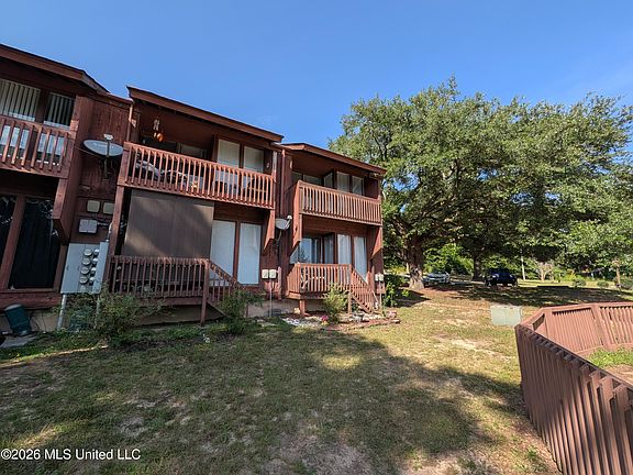 5th image of 232 Lakeside Villa