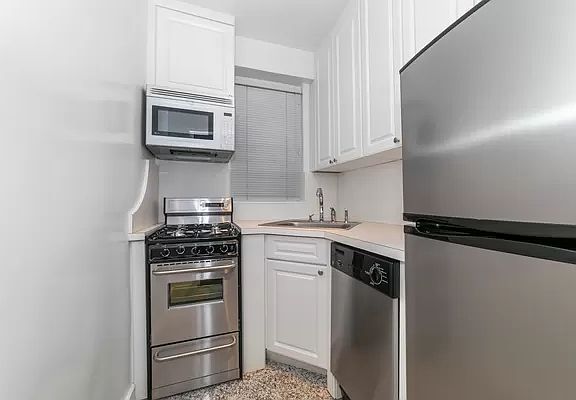 5th image of 65 W 55th St #6-C