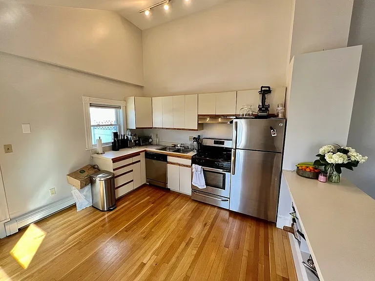 66 Telegraph St #3 — Photo 6