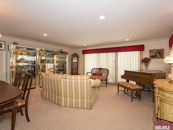 3rd image of 1930 Sunrise Hwy APT 6