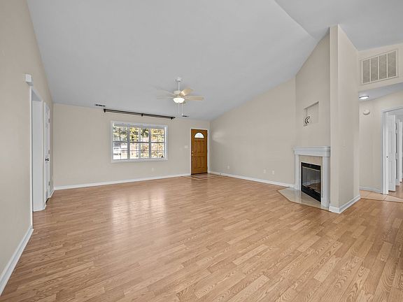 4th image of 154 Glenwood Dr