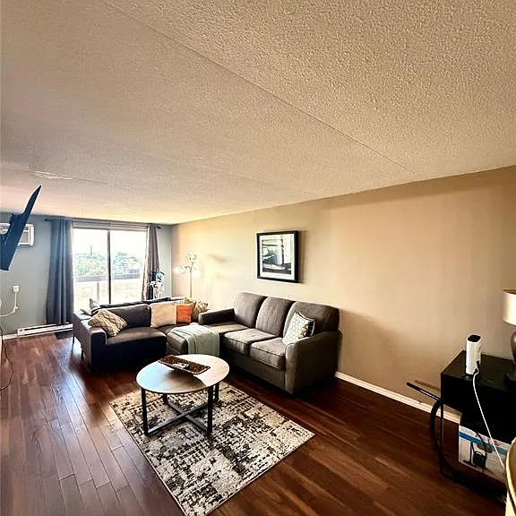 150 Park St W #1413 — Photo 2