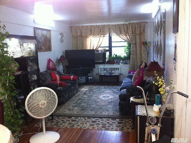 2nd image of 140-08 28th Rd #1E