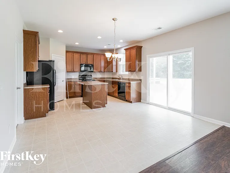 200 Palmetto Village Cir — Photo 4