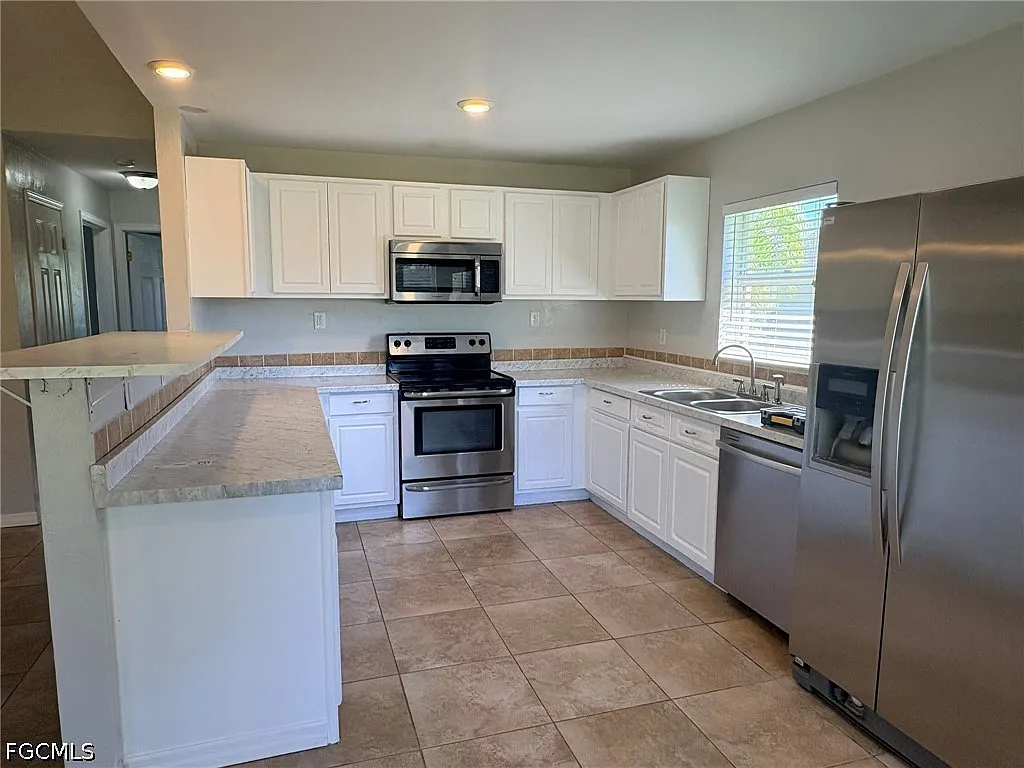 3 bed, 2.0 bath, 1609 sqft, $1,800 — Photo 4