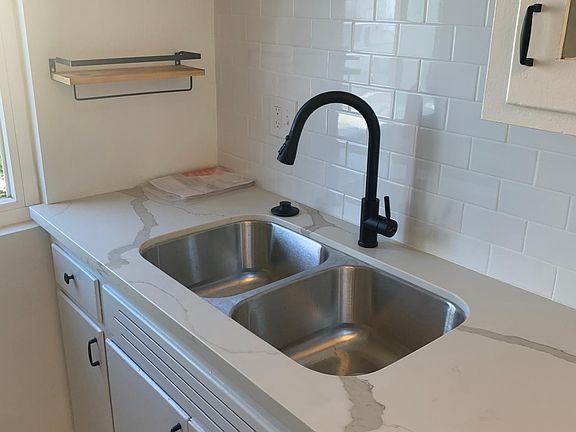 3rd image of 1933 N Beachwood Dr #208