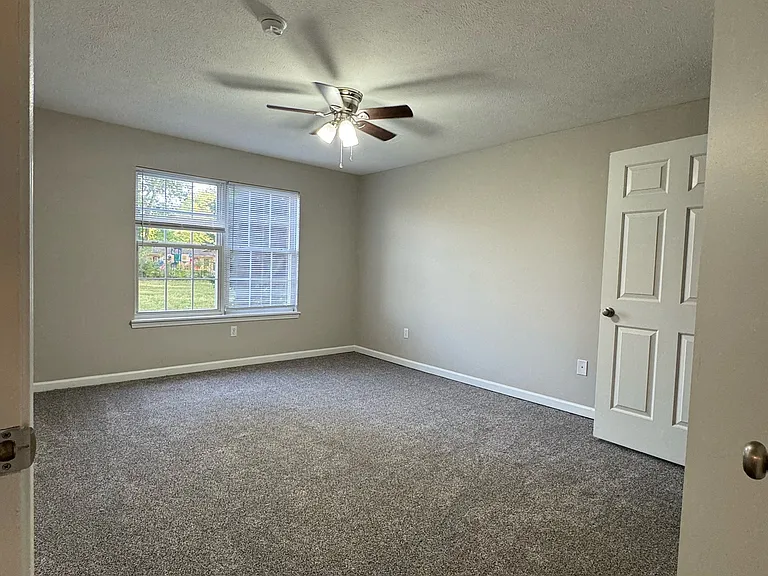 1039 S Rangeline Rd — Photo 14