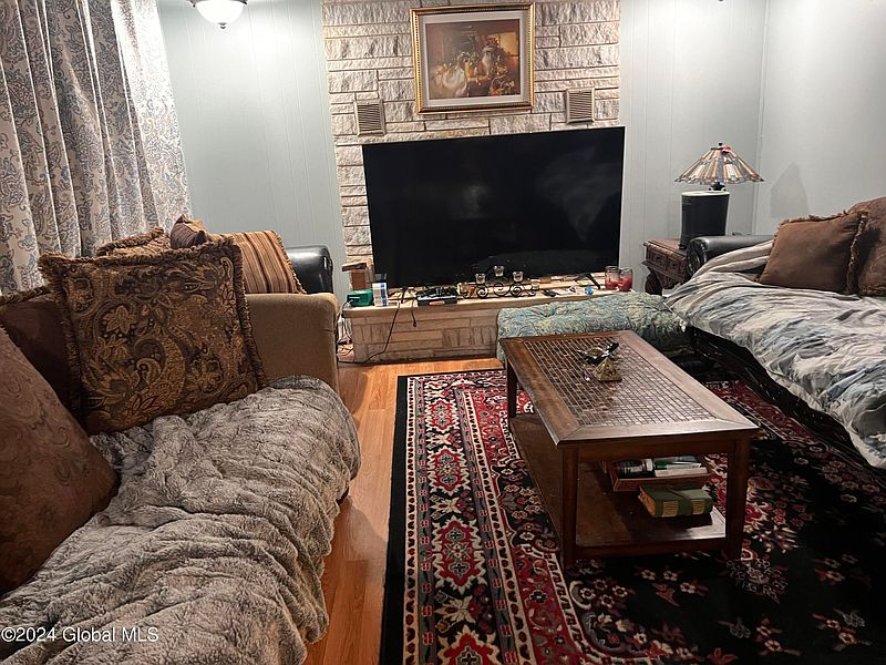 5th image of 10 Windsor Drive