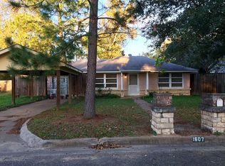 1607 Willow St, Hearne, TX 77859