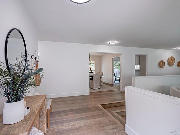 3rd image of 31 Dutch Valley Lane
