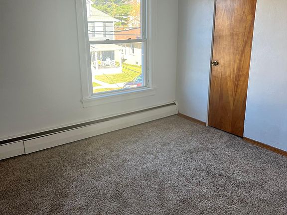 4th image of 404 Monument Ave