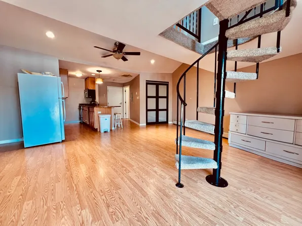 1188 Royal Glen Dr APT 334, Glen Ellyn, IL 60137