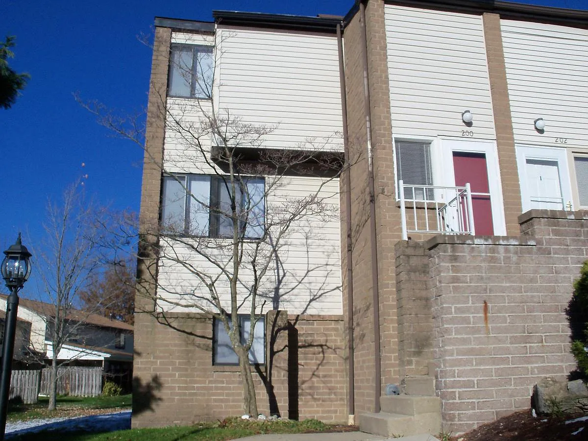 Building Photo - 200 Sequoia Ct