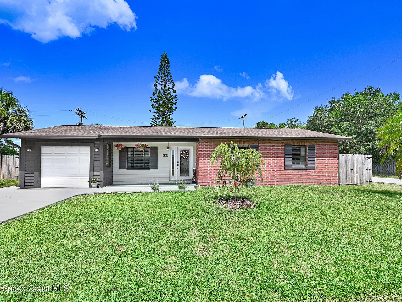 3 bed, 1.0 bath, 1096 sqft, $2,200 — Photo 1