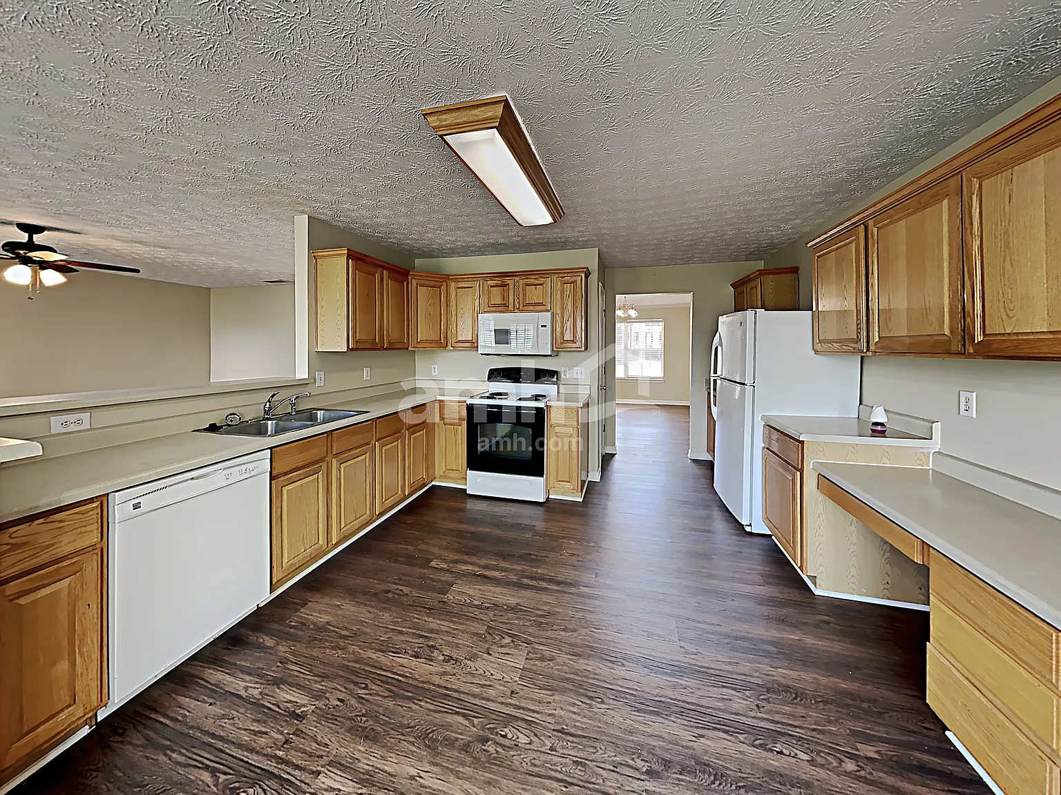 4 bed, 2.5 bath, 2683 sqft, $2,465 — Photo 3