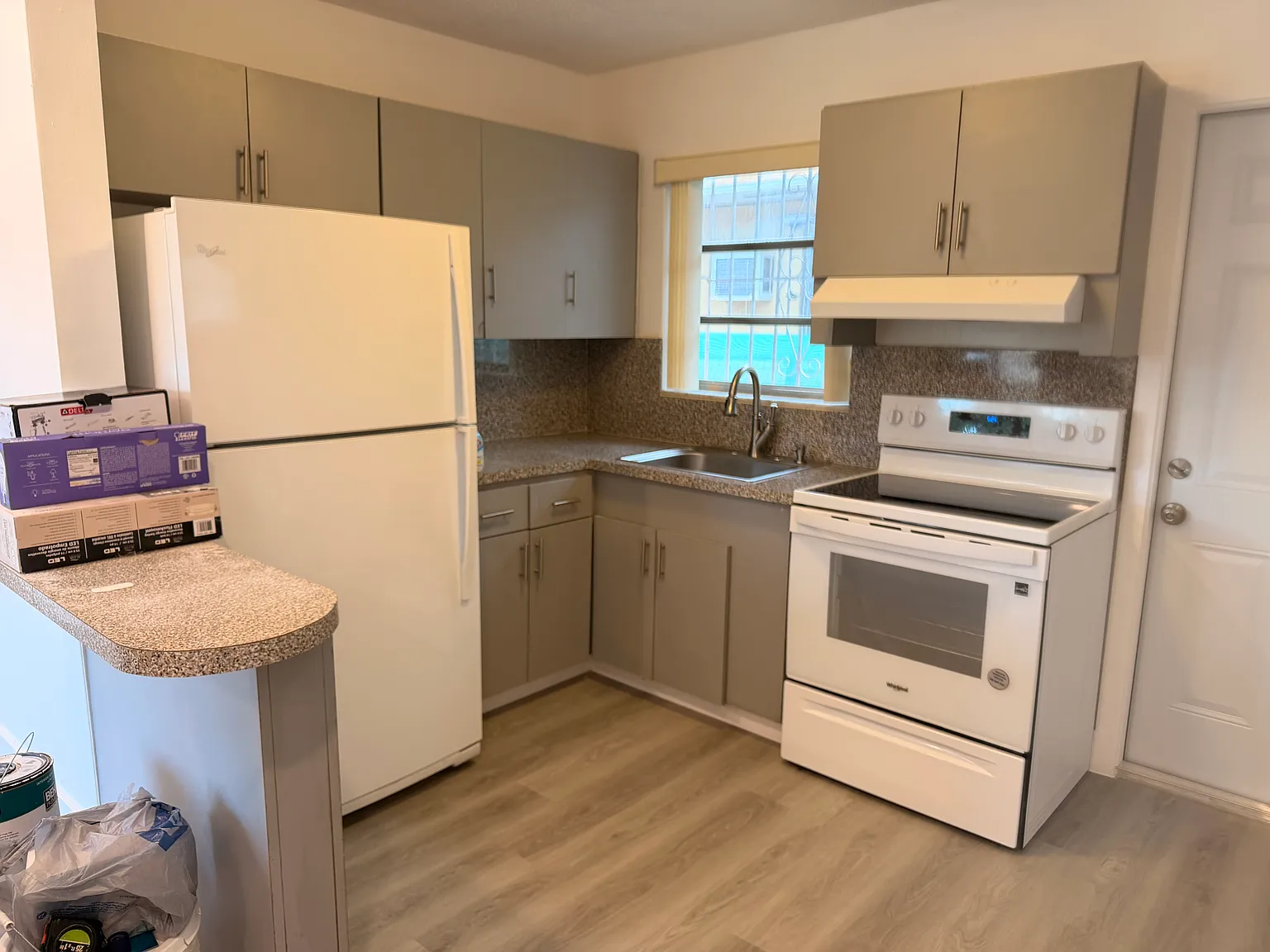 2 bed, 800 sqft, $2,400 — Photo 1
