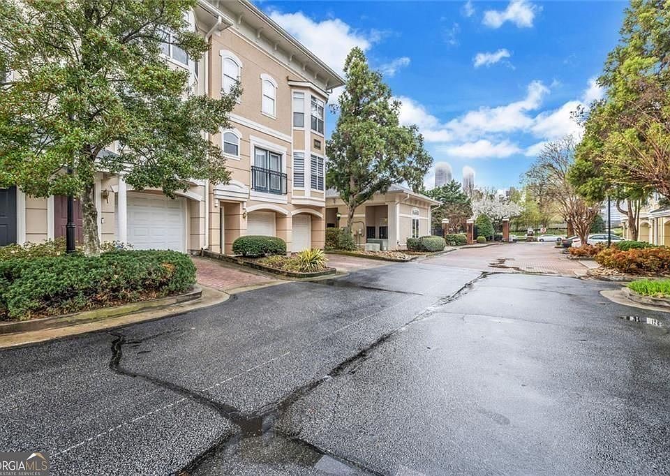 1st image of 375 Highland Ave NE Unit 1002