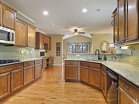 3rd image of 462 E Amberside Dr