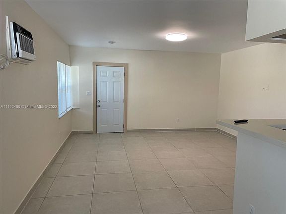 5th image of 512 N 17th Ave Unit 512