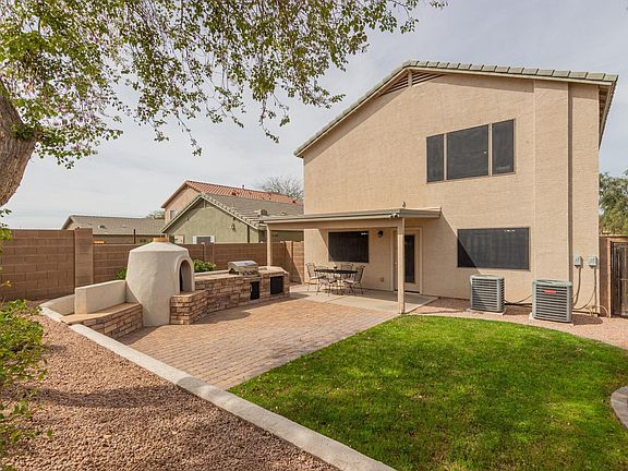 2nd image of 1609 E Jeanne Ln