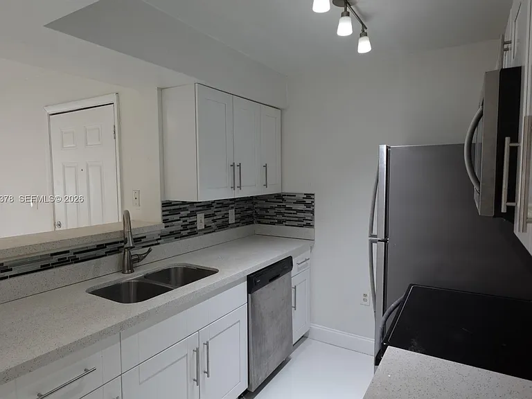 15560 SW 104th Ter #613 — Photo 10