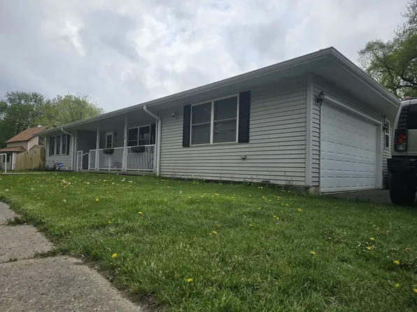 92 Bay Rd, Fox Lake, IL 60020