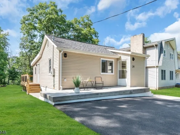 24 Northwestern Trl, Hopatcong Boro, NJ 07843