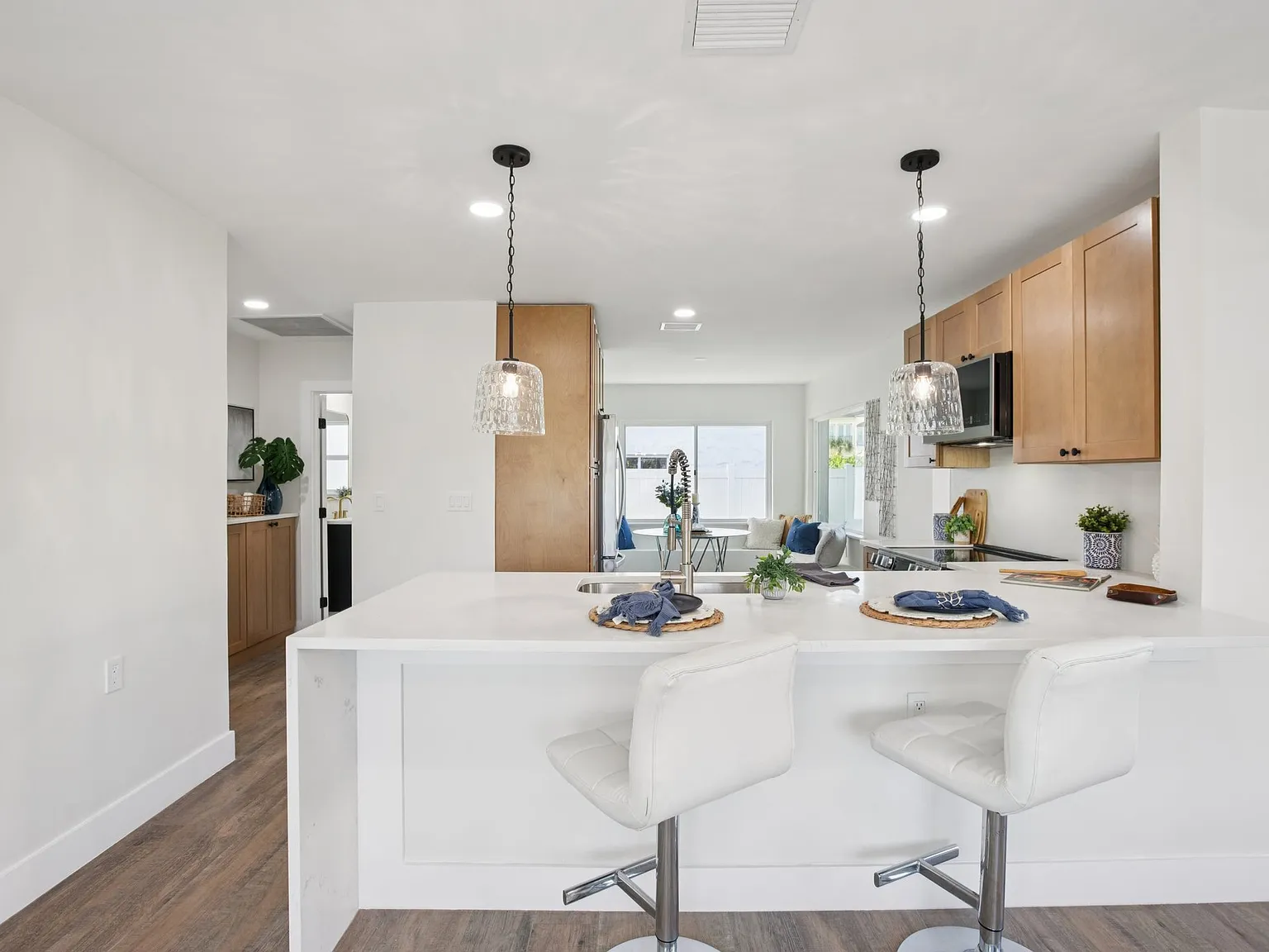 3 bed, 1658 sqft, $4,900 — Photo 4