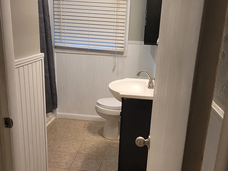 111 Mayor Ave — Photo 17