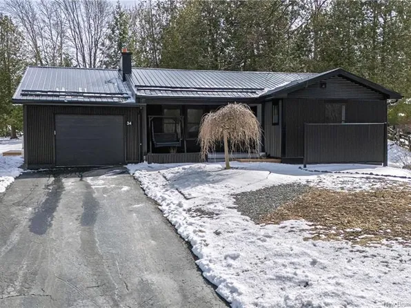 34 Simcoe Ct, Fredericton, NB E3B 2W9