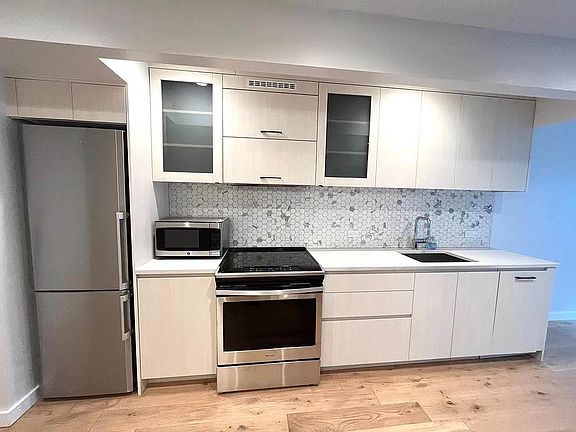 2nd image of 555 Waverly Ave APT 6W